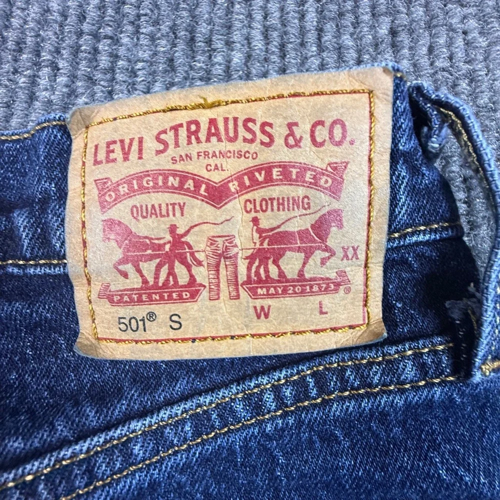 Levis 501 Skinny Jeans Womens 26x28 Dark Wash Distressed Denim 29502-0201